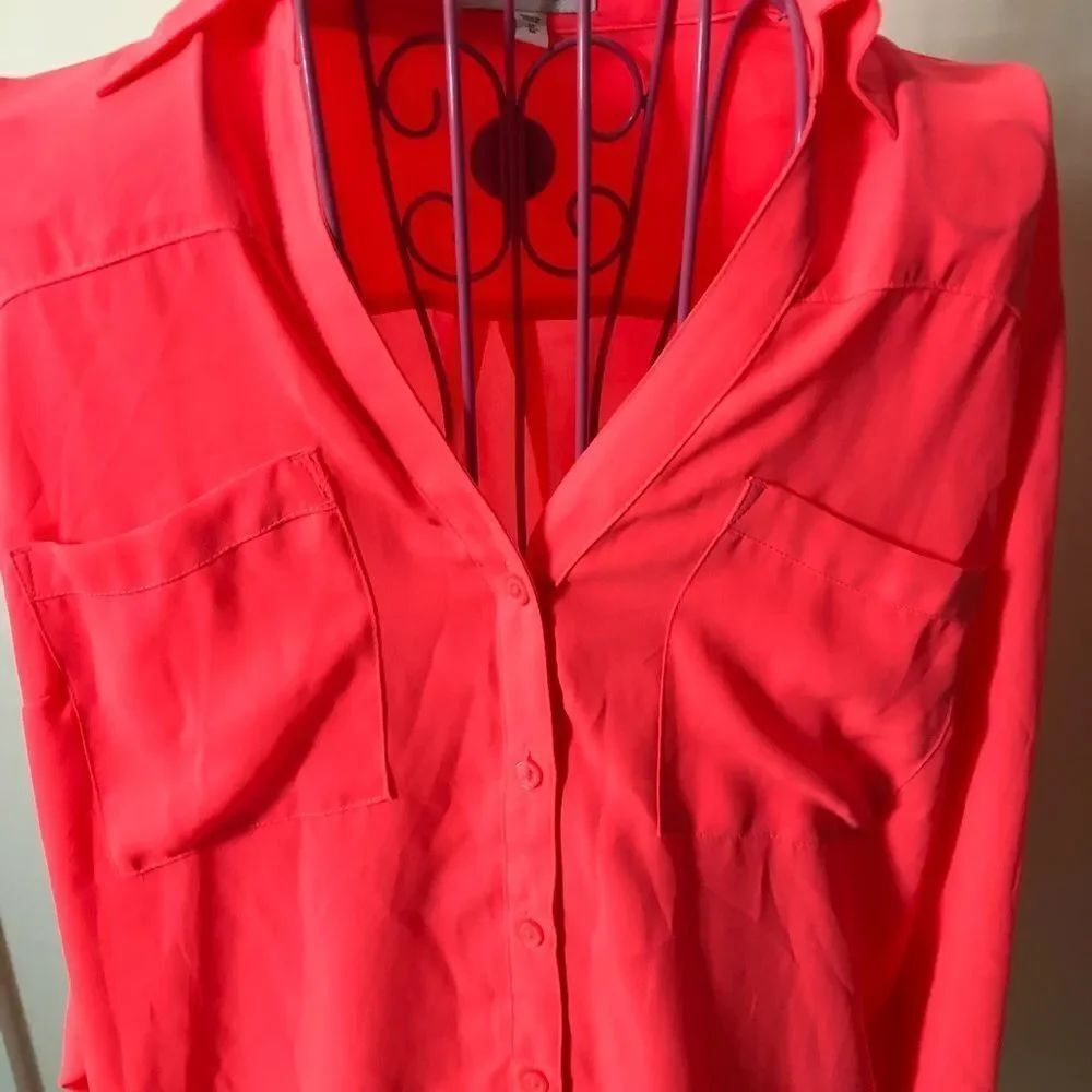 Express coral top . Size: M - Picture 2 of 5